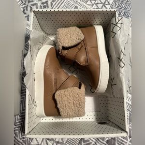 Freshly Picked Sherpa Boot, BNIB, size 6.